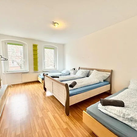 Simple & Cozy Living In For 5 Guests Apartment *