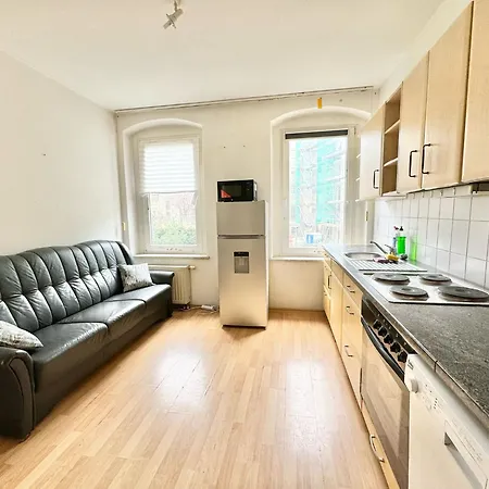 Simple & Cozy Living In For 5 Guests *