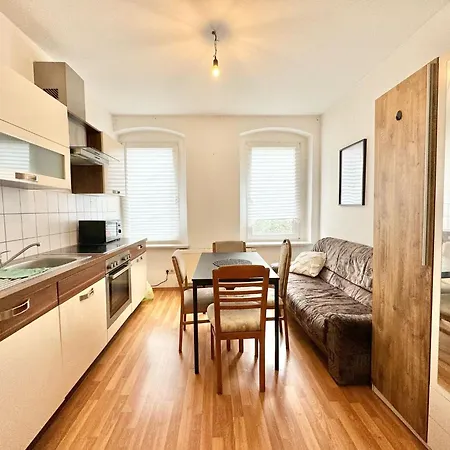 Simple & Cozy Living In For 5 Guests Chemnitz