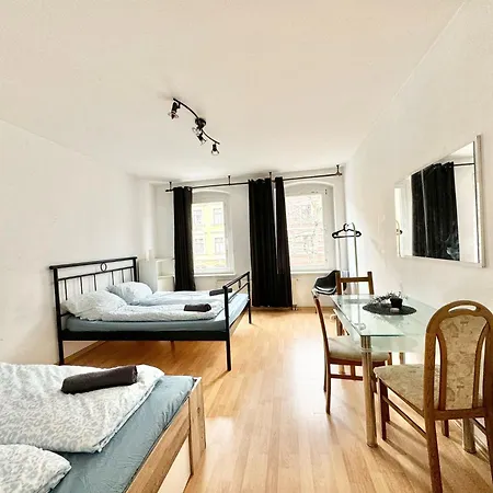 Simple & Cozy Living In For 5 Guests * Chemnitz