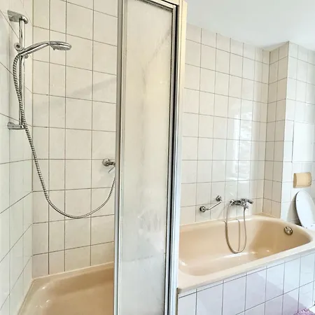 Simple & Cozy Living In For 5 Guests Chemnitz