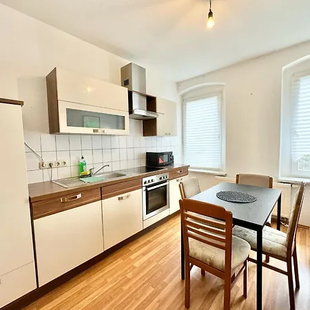 Simple & Cozy Living In For 5 Guests Apartment *