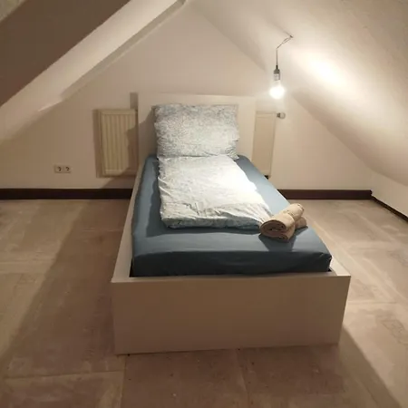 Simple & Cozy Living In For 5 Guests Chemnitz