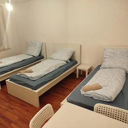 Simple & Cozy Living In For 5 Guests *