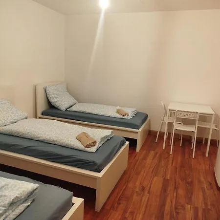 Simple & Cozy Living In For 5 Guests *