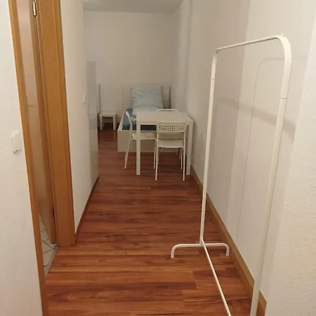 Simple & Cozy Living In For 5 Guests *