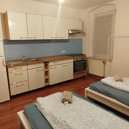 Simple & Cozy Living In For 5 Guests