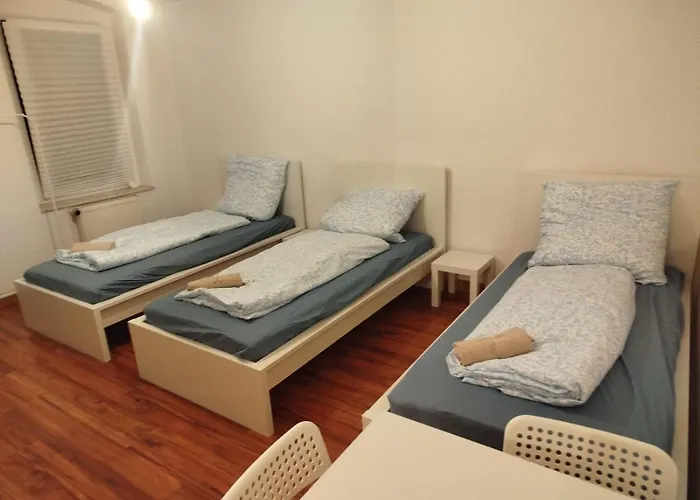 Simple & Cozy Living In For 5 Guests * 켐니츠