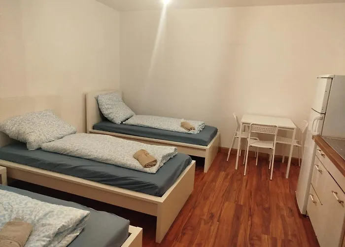 Simple & Cozy Living In For 5 Guests *